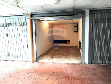 Foto Box in via fabio filzi, Agrate Brianza di 14 m² con 1 locali