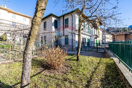 Foto Appartamento in via Montefiori, Esino Lario Centro di 93 m² in vendita