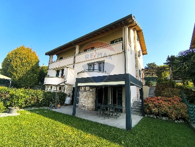 Foto Villa a schiera in via del roccolo, Civate di 251 m² con 4 locali