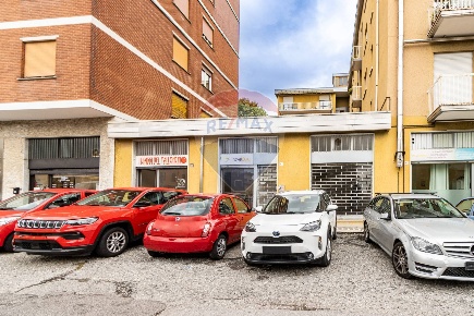 Foto Locale commerciale in via Magenta, Veduggio con Colzano Centro