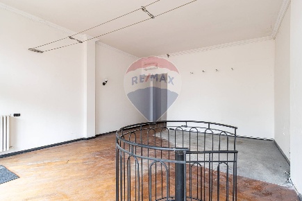 Foto Locale commerciale in via Magenta, Veduggio con Colzano Centro