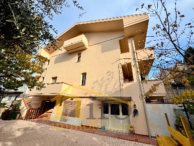 Foto Villa unifamiliare in Via Martiri Belfiore, Montesilvano di 137 m²
