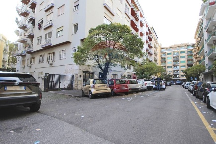 Foto Locale commerciale in via fregene, Roma Re di Roma di 54 m² in vendita