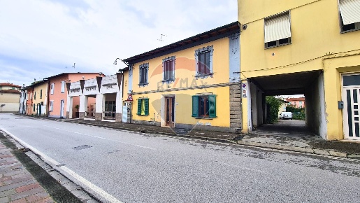 Foto Case semi ndipendenti in Via Trento, Fucecchio Centro di 100 m²