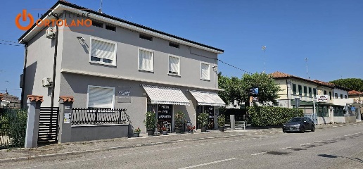 Foto Villa unifamiliare in Via C. Cosulich, Monfalcone Centro di 250 m²