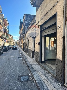 Foto Negozio in via etna, San Giovanni la Punta Centro di 90 m² in vendita