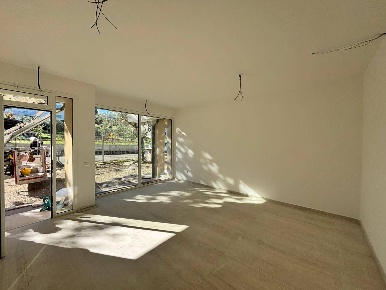 Foto Locale commerciale in FRAZIONE VILLA ROSSI, Castelli di 31 m²