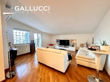 Foto Appartamento in Via Crisologo, Pescara di 130 m² con 4 locali