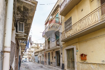 Foto Casa indipendente in Via C. Colombo, Carlentini Centro di 123 m²