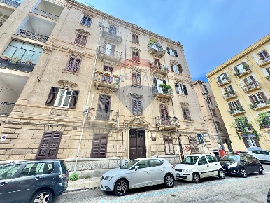 Foto Appartamento in Via Marsala, Palermo Politeama - Ruggiero Settimo