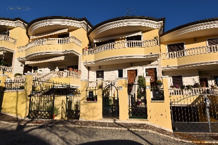 Foto Appartamento in Via Parignano, Nereto Centro di 140 m² con 5 locali