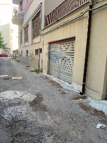 Foto Magazzino in Via Largo Petrella, Caltanissetta Centro di 204 m²