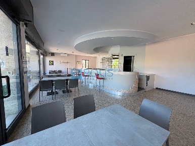 Foto Negozio in Martignacco, Martignacco Centro di 100 m² con 1 locali