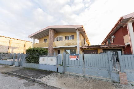 Foto Villa singola in Via Santa Barbara, Calvisano di 170 m² con 4 locali