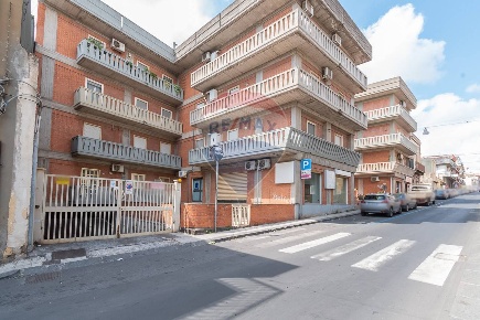 Foto Box in Via Giuseppe Garibaldi, Misterbianco Centro di 67 m² in vendita