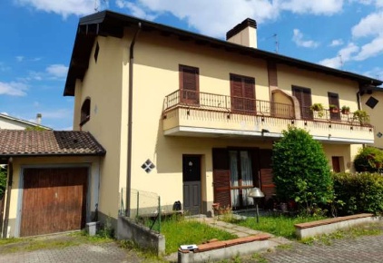 Foto Villa a schiera in Via CASSINO  7, Castano Primo Centro di 135 m²