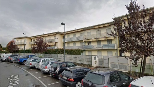 Foto Appartamento in Via Puccini 10, Madone di 98 m² con 6 locali all'asta