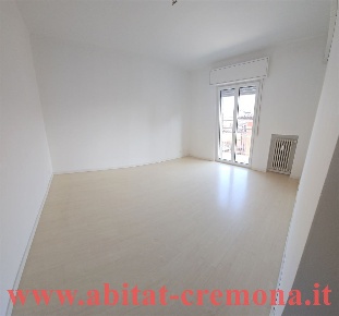 Foto Appartamento in via garibotti, Cremona Centro di 92 m² con 3 locali