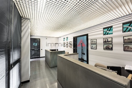 Foto Negozio a Brugherio di 185 m² con 6 locali in vendita