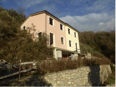 Foto Villa unifamiliare a Avegno Corticella di 190 m² con 8 locali