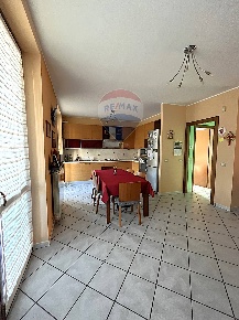 Foto Appartamento in Via O. Respighi, Vanzaghello di 113 m² con 3 locali