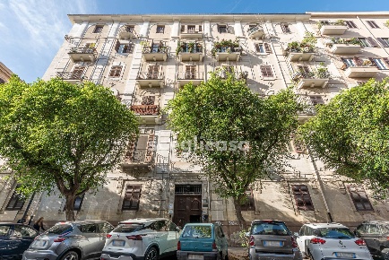 Foto Appartamento in Via Sammartino, Palermo Politeama - Ruggiero Settimo