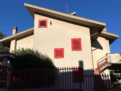 Foto Villa singola in Via Dei Tulipani 70, Avezzano Centro di 300 m²