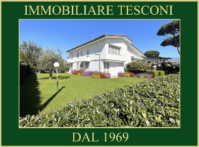 Foto Villa unifamiliare in via leonardo da vinci 60, Pietrasanta di 222 m²