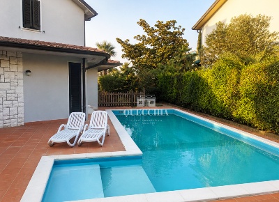 Foto Villa bifamiliare in Via Goldoni 8, Peschiera del Garda di 110 m²