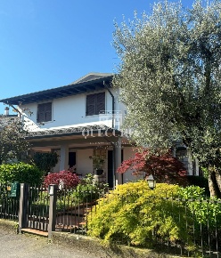 Foto Appartamento in Via Goldoni 8, Peschiera del Garda di 110 m²