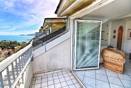 Foto Appartamento in Via Privata Bozzo Costa 144, Rapallo di 85 m²