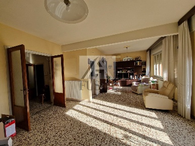Foto Appartamento in Via Francesco Ferraris 149, Lucca Sant'Anna di 115 m²