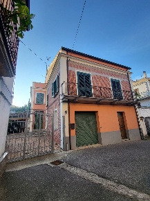 Foto Casa indipendente in Via Giotto 22, Acri Centro di 373 m² in vendita