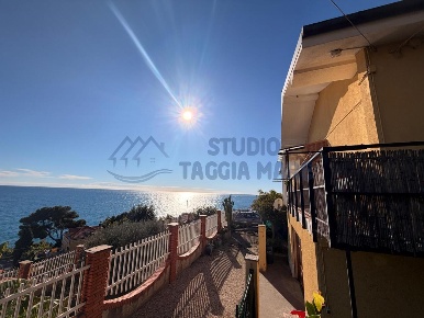 Foto Villa singola in Salita XXV Aprile, Cipressa Piani Ciapin di 120 m²