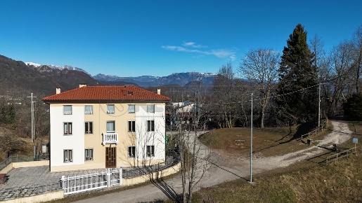 Foto Villa a schiera a Valdagno Castelvecchio di 213 m² con 6 locali