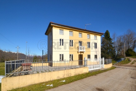 Foto Villa a schiera a Valdagno Castelvecchio di 213 m² con 6 locali