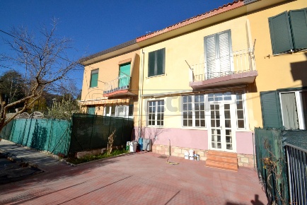 Foto Case semi ndipendenti a Valdagno Centro di 135 m² con 6 locali