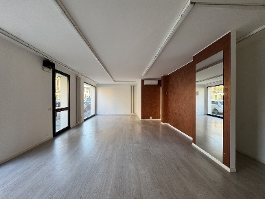 Foto Negozio in Via MATTEOTTI 113, Noventa Vicentina Centro di 60 m²