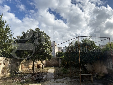 Foto Appartamento in Via Solferino 28, Lequile di 160 m² con 4 locali