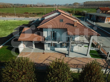 Foto Villa unifamiliare in Via Torino 56, Vigone Centro di 225 m²