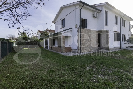Foto Villa bifamiliare in Via Zero Branco 24, Mogliano Veneto Campocroce