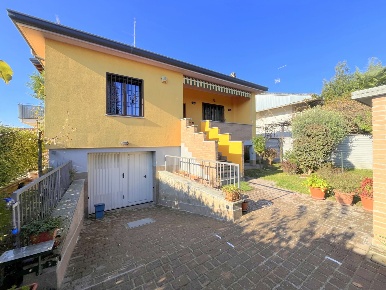 Foto Villa unifamiliare a Mesero di 151 m² con 4 locali in vendita