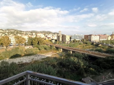 Foto Appartamento in Borgo San Moro, Imperia Porto Maurizio di 110 m²