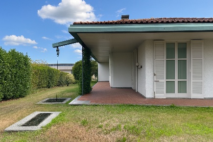 Foto Villa unifamiliare in Via Santa Rita 1, Gozzano Centro di 178 m²