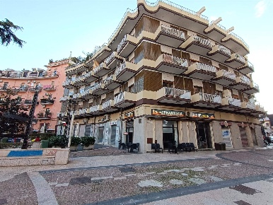 Foto Appartamento a Battipaglia Centro di 330 m² con 6 locali in vendita