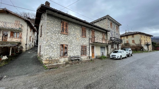 Foto Rustico in VIA ROMA, Fabbrica Curone di 120 m² con 4 locali in vendita