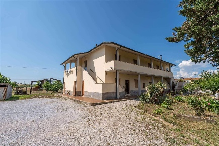 Foto Appartamento a Campiglia Marittima di 100 m² con 4 locali in vendita