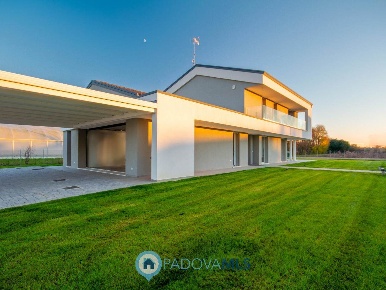 Foto Villa unifamiliare a Borgoricco di 320 m² con 9 locali in vendita
