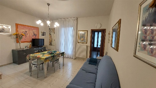 casa indipendente in vendita a Prato in zona Iolo