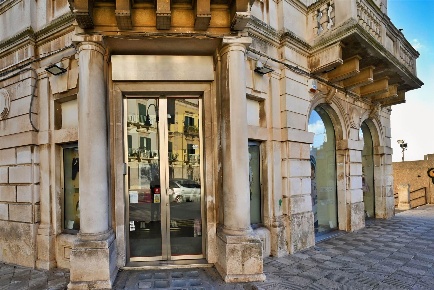 Foto Negozio in Via Estramurale a Mezzogiorno 147, Putignano di 180 m²